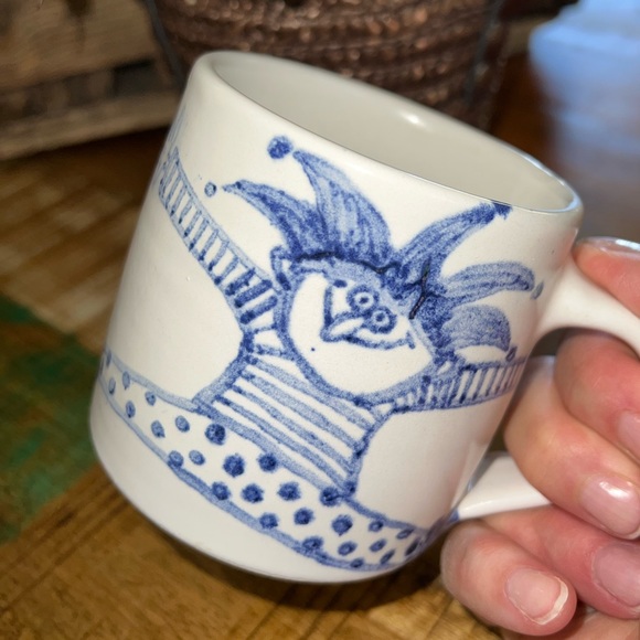 Stoneware blue and white jester mug. EXCELLENT pre-owned condition. - Picture 6 of 7